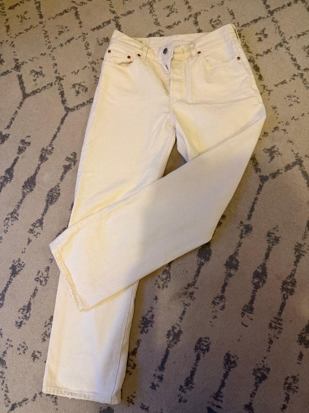 Levi’s 501 90s in Ecru cream size 28 Length 30” - EUC